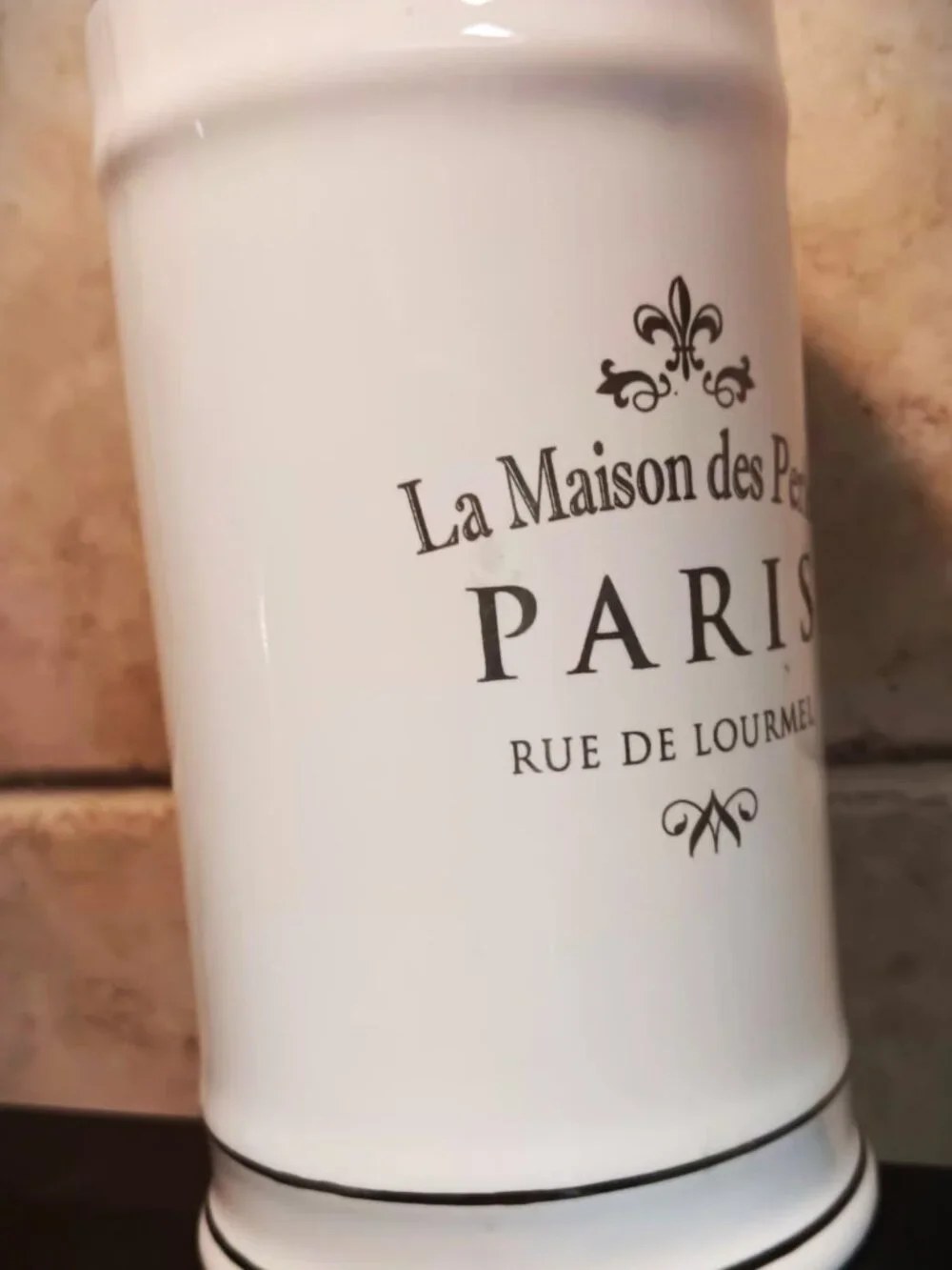 Paris Hotel Balfour, La Maison des Perles, Rue de Lourmel porcelain & platinum.